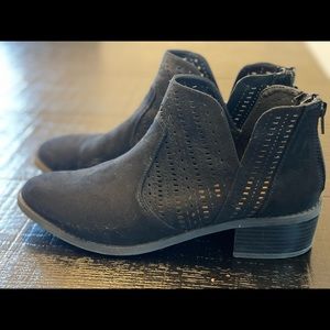 Black ankle boots size 10- New Directions